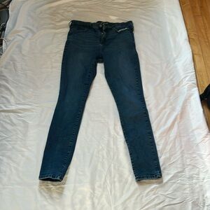 Size 16 long universal thread jeans in good condition. High rise skinny.